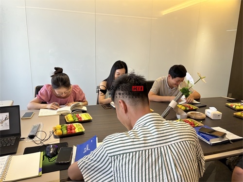 �y�����b��˾|�y�����b��˾�I(l��ng)��(d��o)�x�������(hu��)