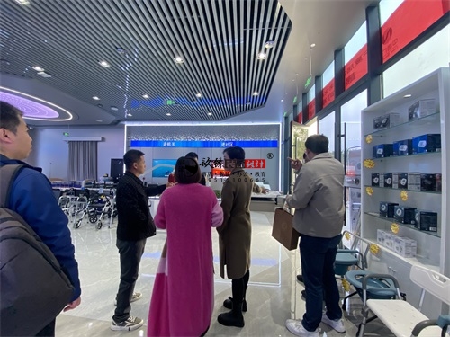 �y���Ƽ�չ�d�O(sh��)Ӌ�b���Ŀ|�N���b�